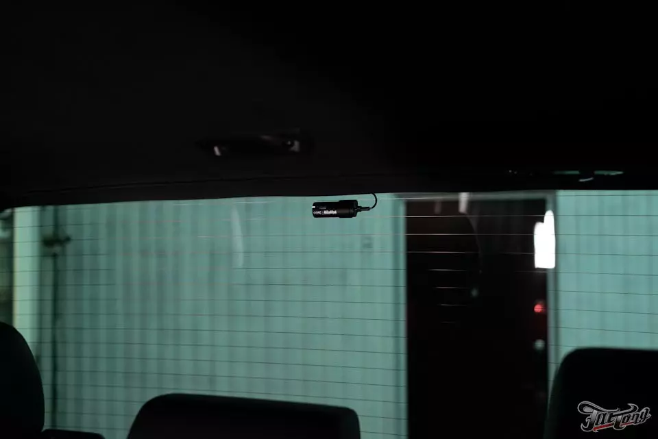 VW Multivan. Перетяжка потолка в алькантару с лазерной гравировкой кнопок + розетки по салону